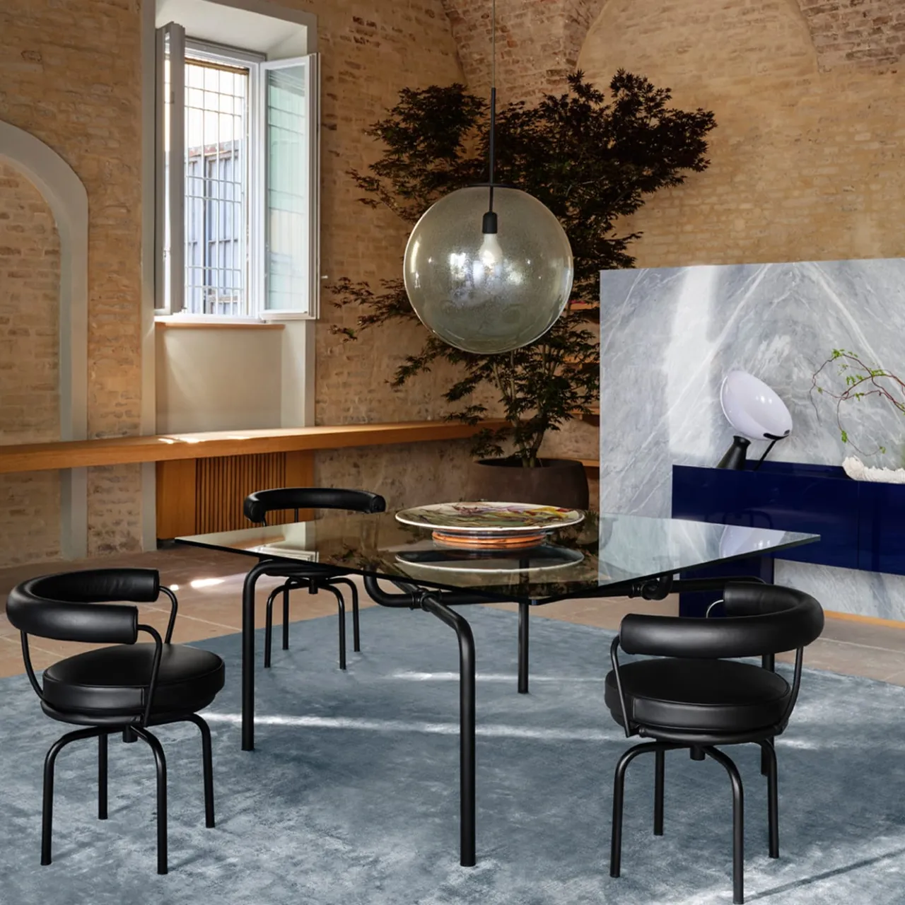 Cassina Chairs<7 Fauteuil Tournant #1, by Charlotte Perriand/Lc Collection - Black Structure and Leather