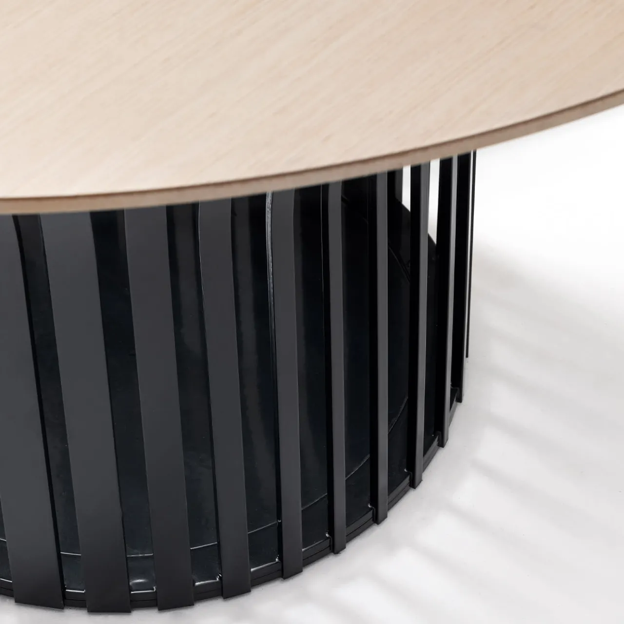 TrabA' Dining Tables<0142 Ray Round Natural Oak Table by Studio Gabbertas