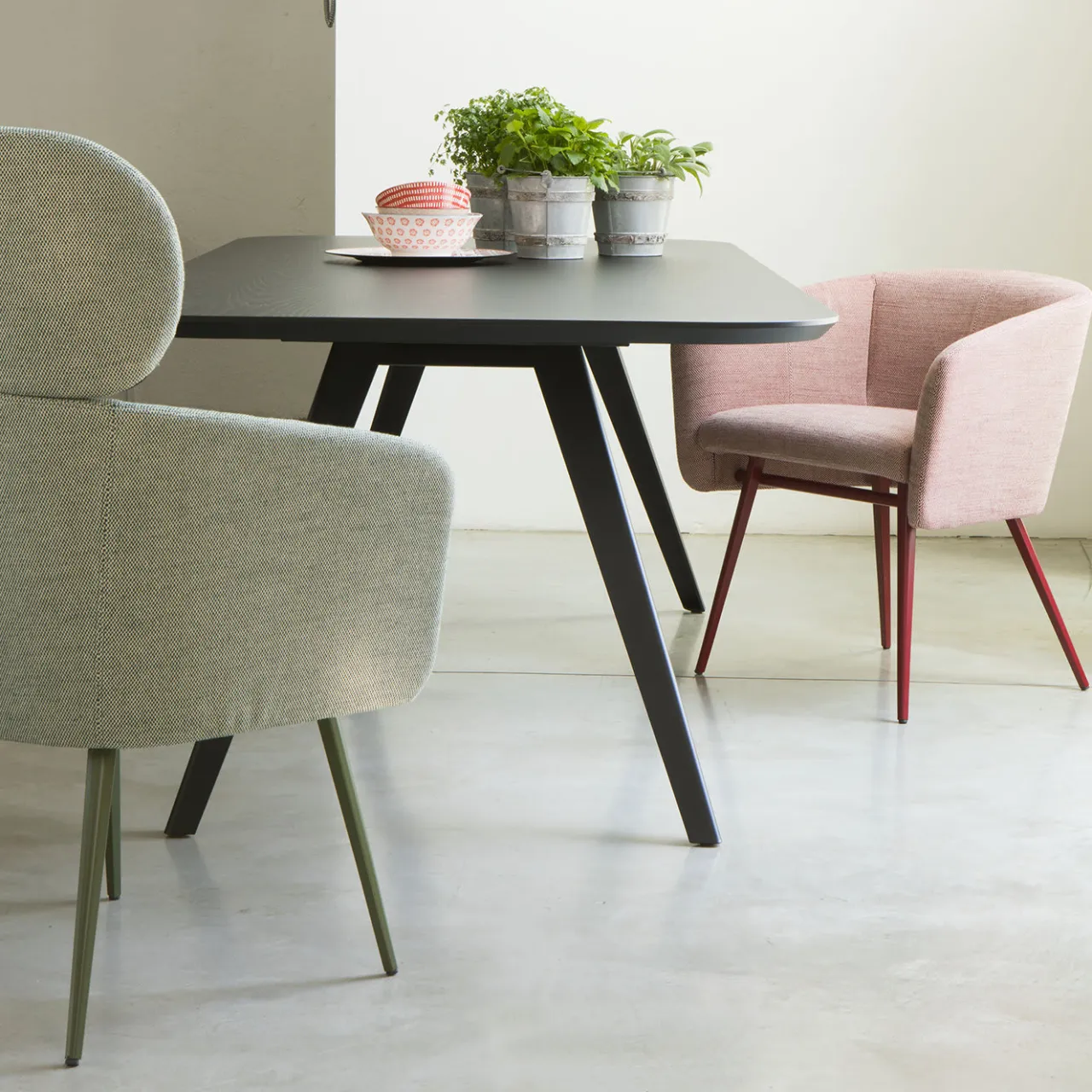 TrabA' Dining Tables<Aky Met Black Dining Table