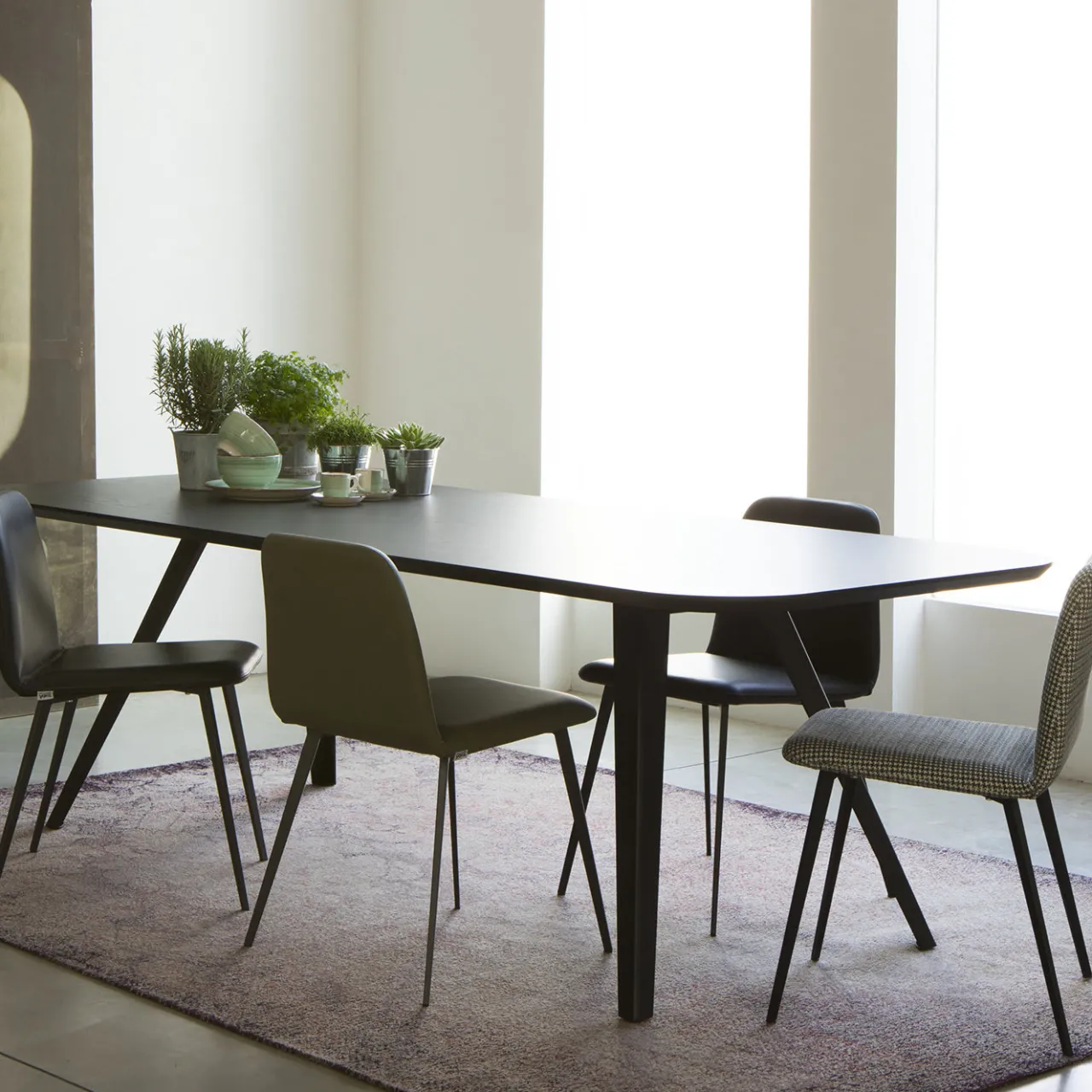 TrabA' Dining Tables<Aky Met Black Dining Table