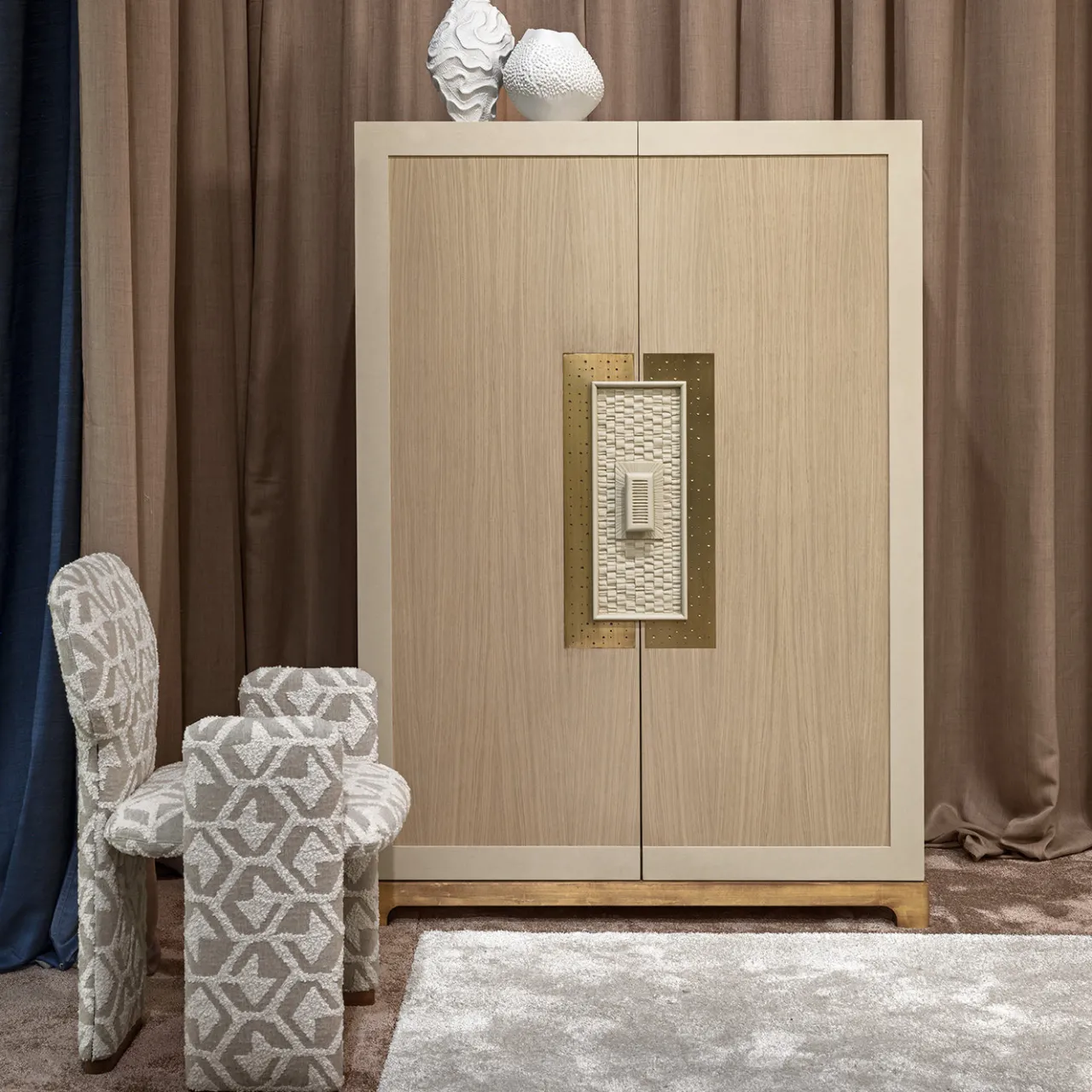 Chiara Provasi Bar Cabinets<Alexander Bar Cabinet with Decorative Handle
