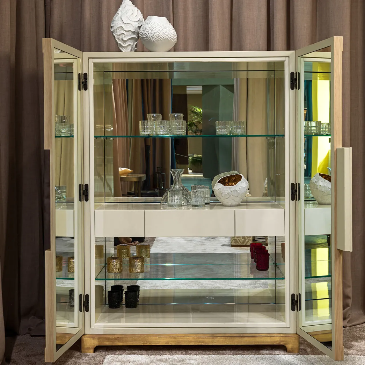 Chiara Provasi Bar Cabinets<Alexander Bar Cabinet with Decorative Handle