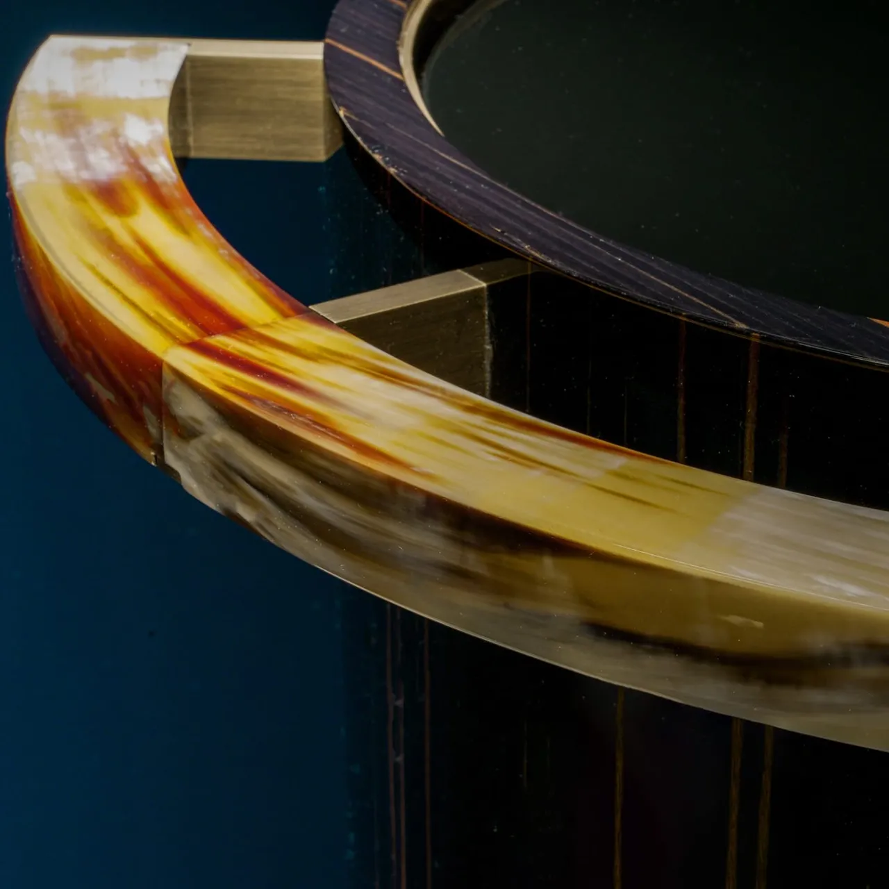 Arcahorn Serving Tables<Alfred Glossy Ebony Wood With Horn Details Serving Table