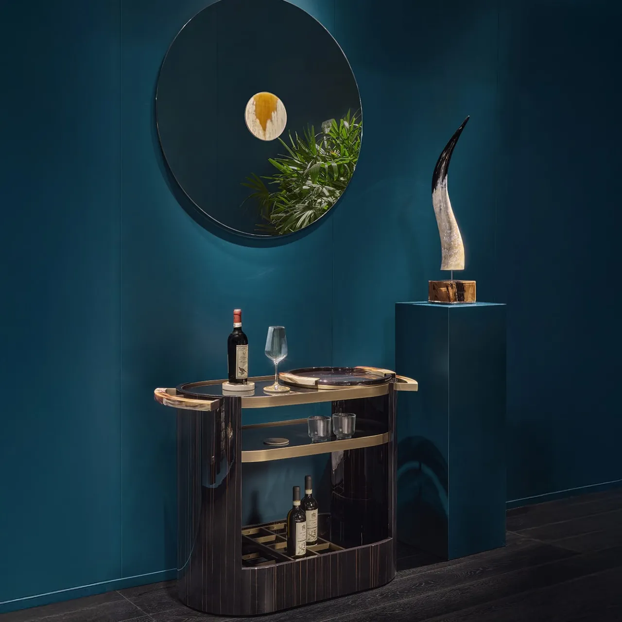 Arcahorn Serving Tables<Alfred Glossy Ebony Wood With Horn Details Serving Table