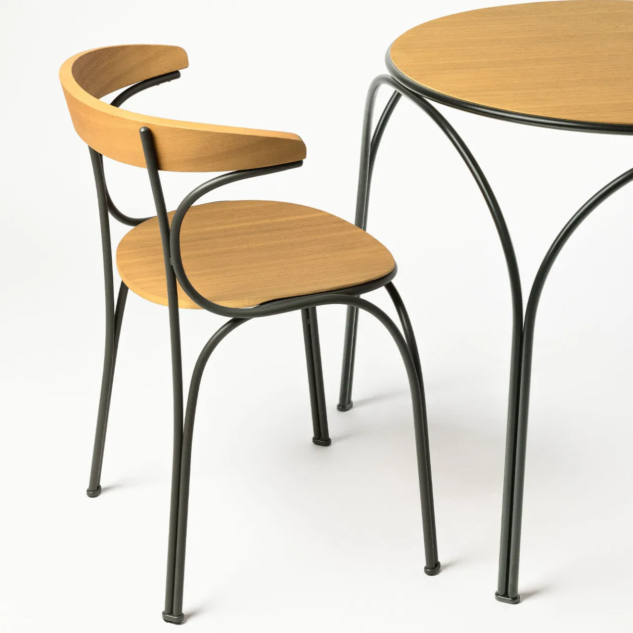 Gebrüder Thonet Vienna GmbH (GTV) – Wiener GTV Design Bistro Tables<Ample Green Outdoor Bistrot Table by Nichetto Studio