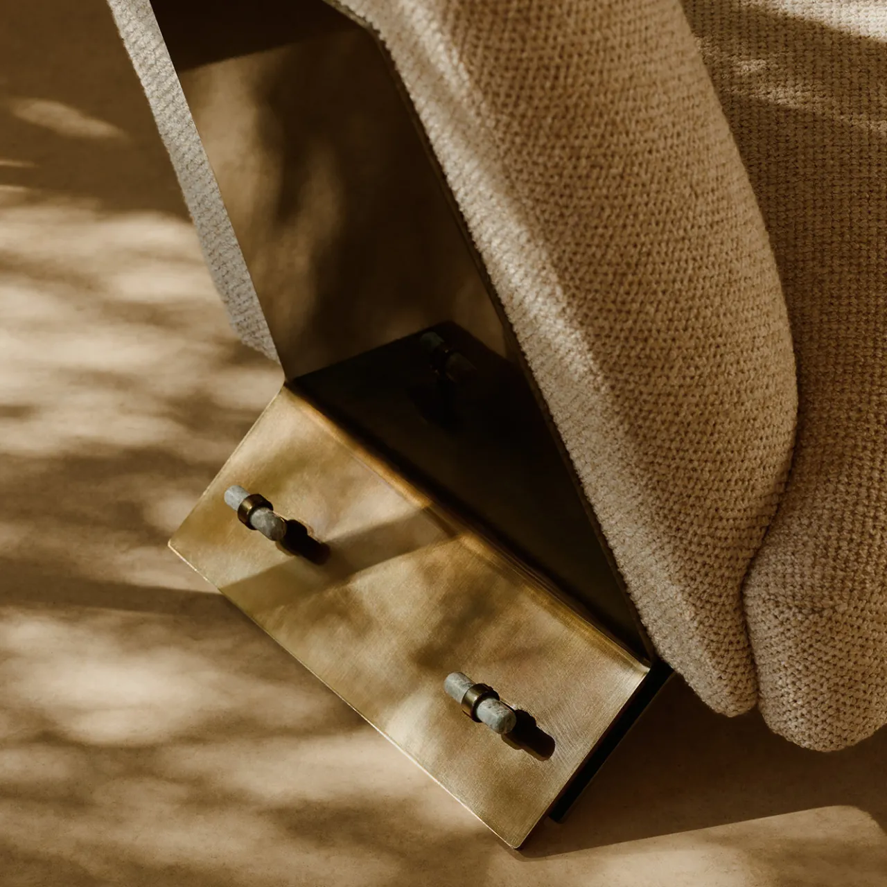Visionnaire Armchairs<Aries White Fabric And Satin Gold Metal Armchair
