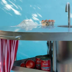 M'AMA Interni + di Federica Zama Other Outdoor Furniture<Ballerina Steel Modular Kitchen With Sink And Curtain