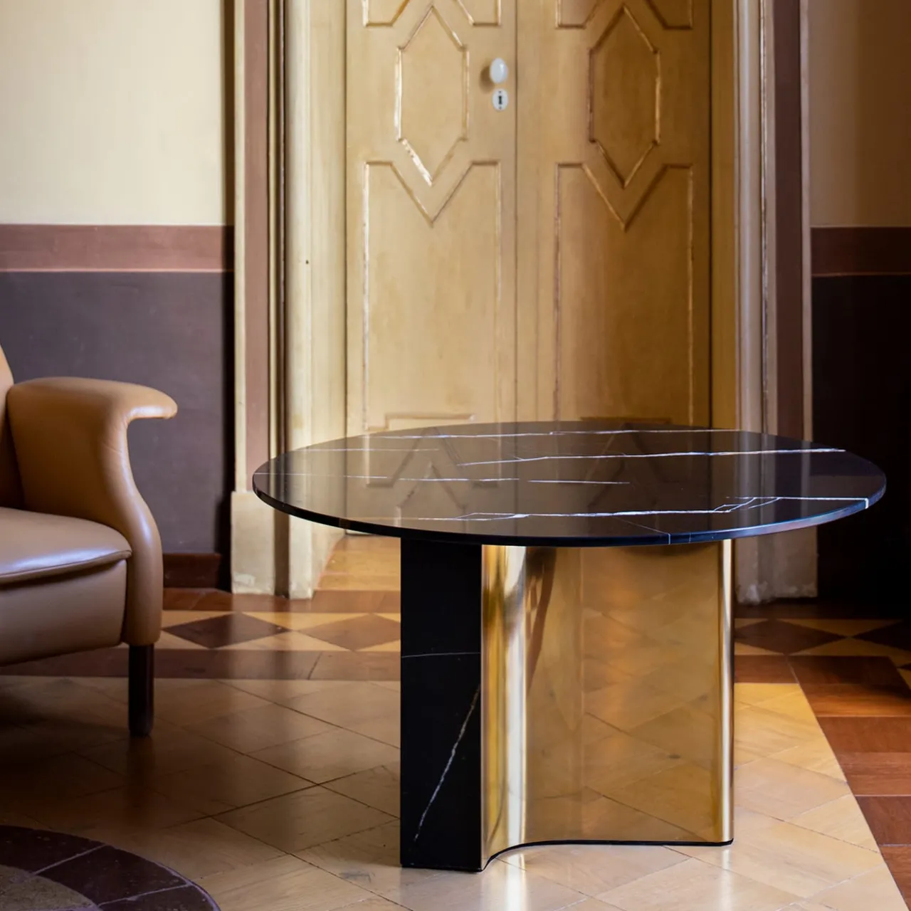 L'Eccesso Side Tables<Barso Sahara Noir Marble Side Table by Paolo Ciacci
