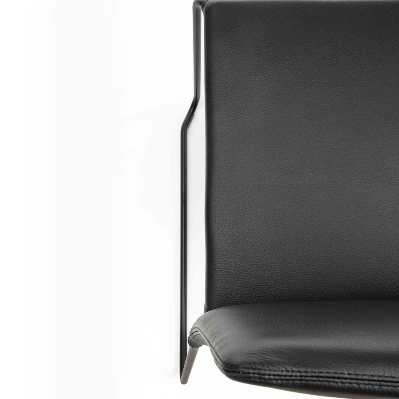 Enrico Pellizzoni Chairs<Bizzy Black Leather Chair