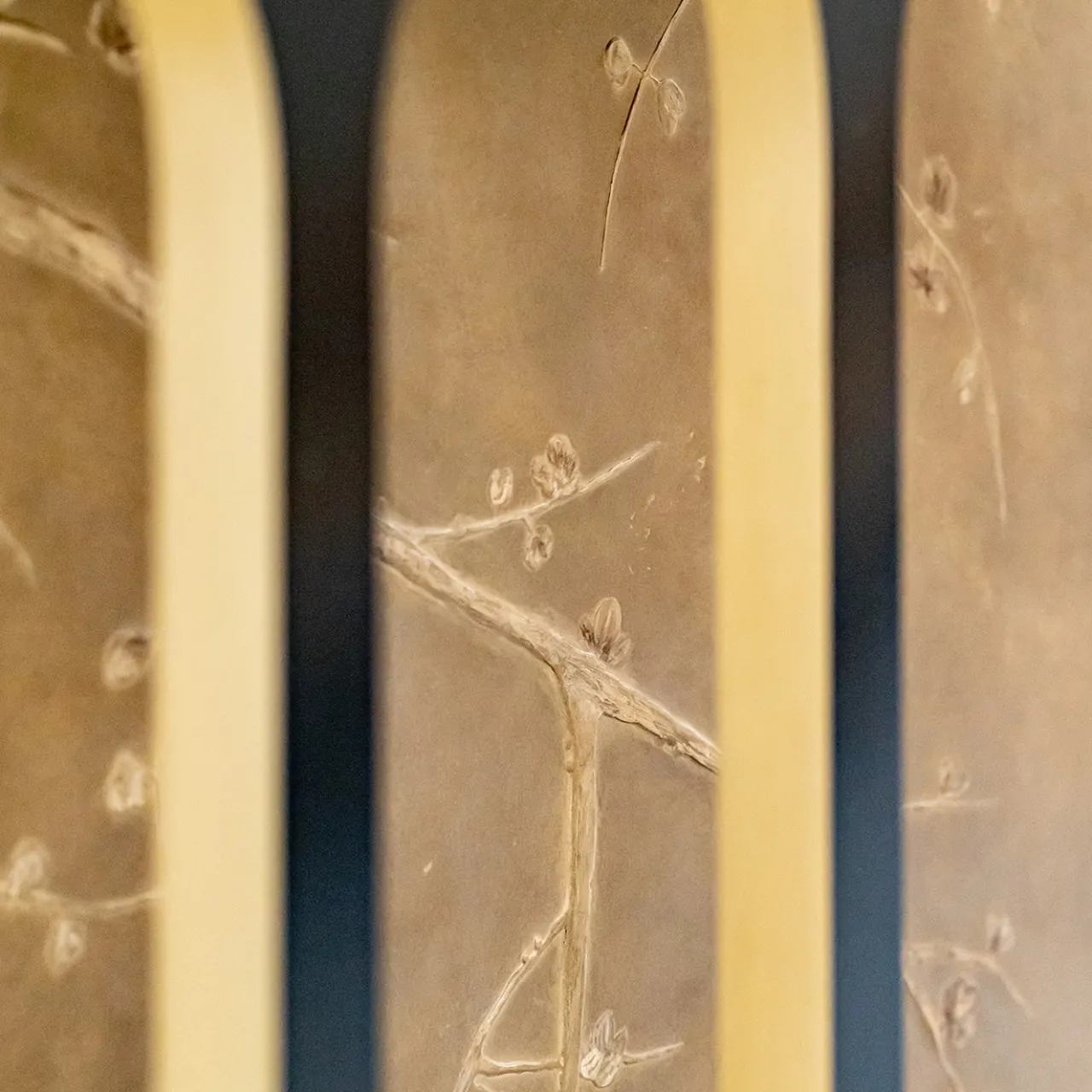 CG Capelletti Consoles<BLACK AND GOLD ARCH CONSOLE
