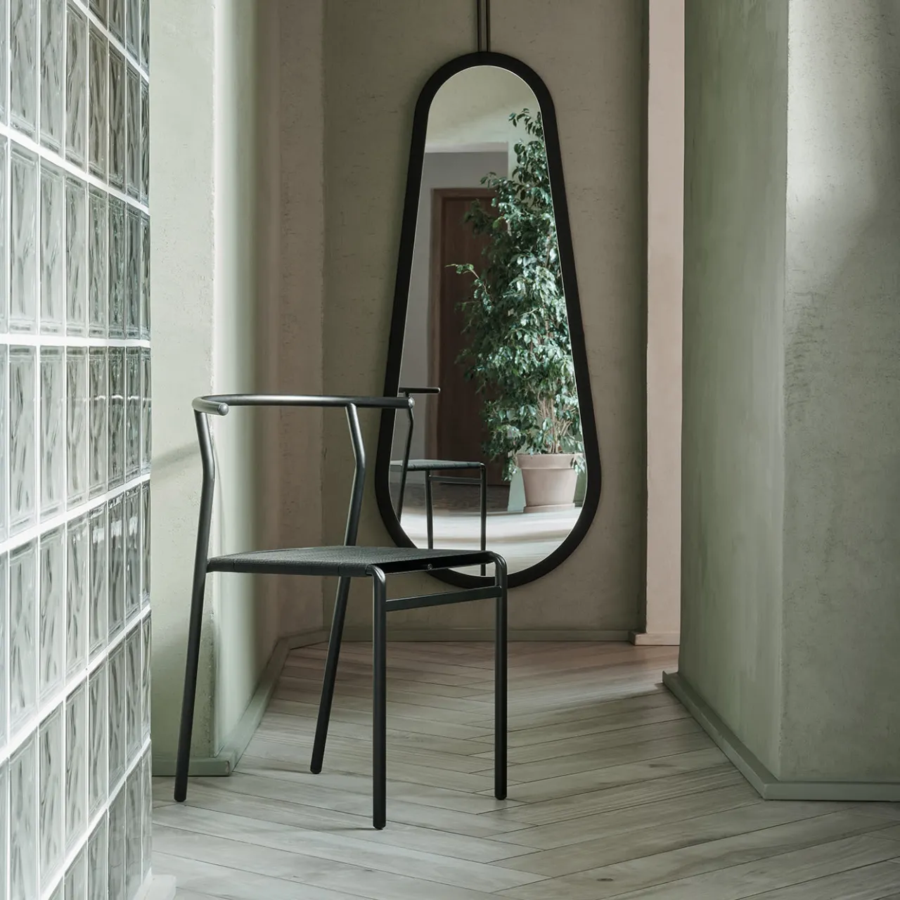 Baleri Italia Chairs<Black Stackable Chair with Lasten Seat