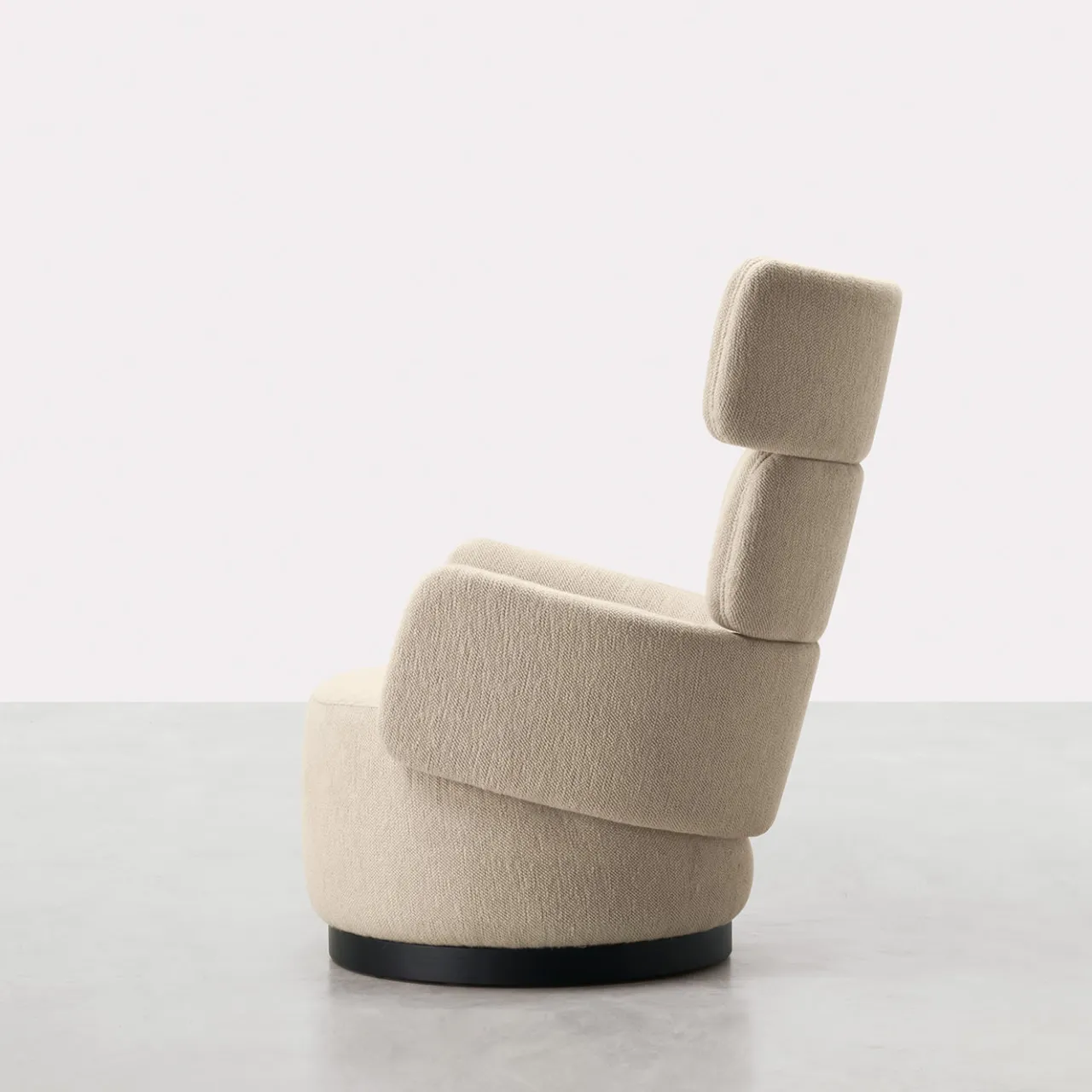 Somaschini Armchairs<Boris Beige Armchair by Dainelli Studio