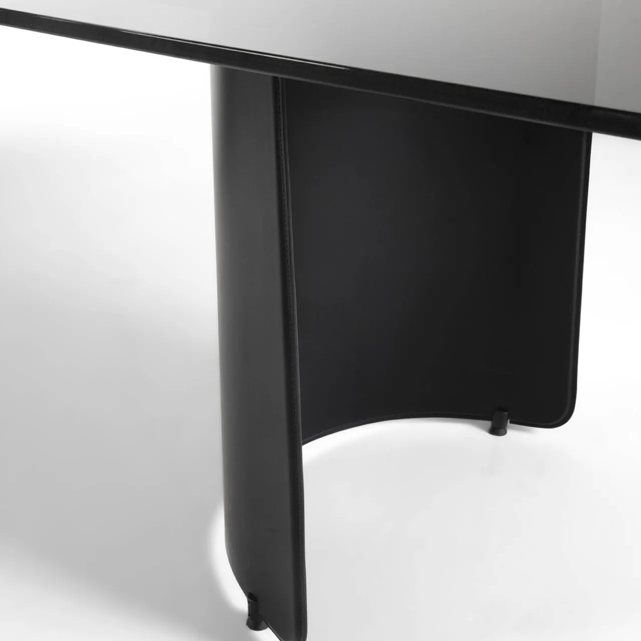 Enrico Pellizzoni Dining Tables<Butterfly Black Glass Table