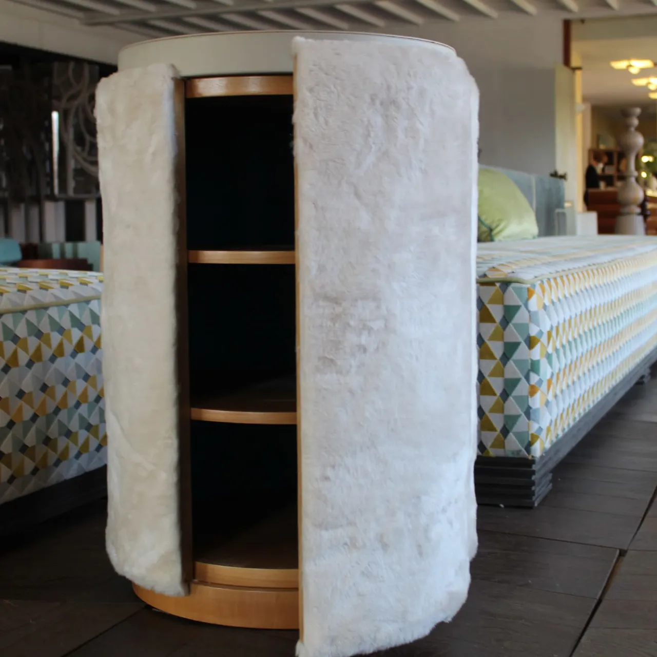 Fratelli Boffi Cabinets<Cabinet in Furs by Analogia Project in Faux fur