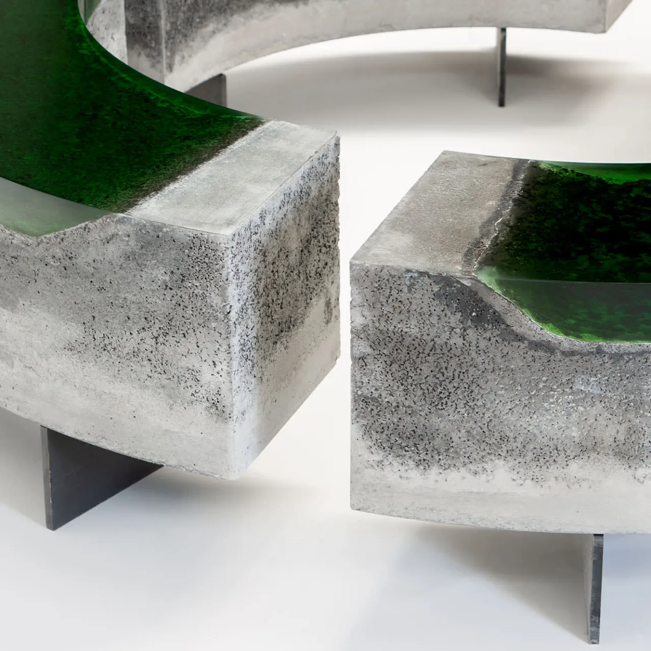 Draga & Aurel Benches<Cala bench resin and concrete top R18