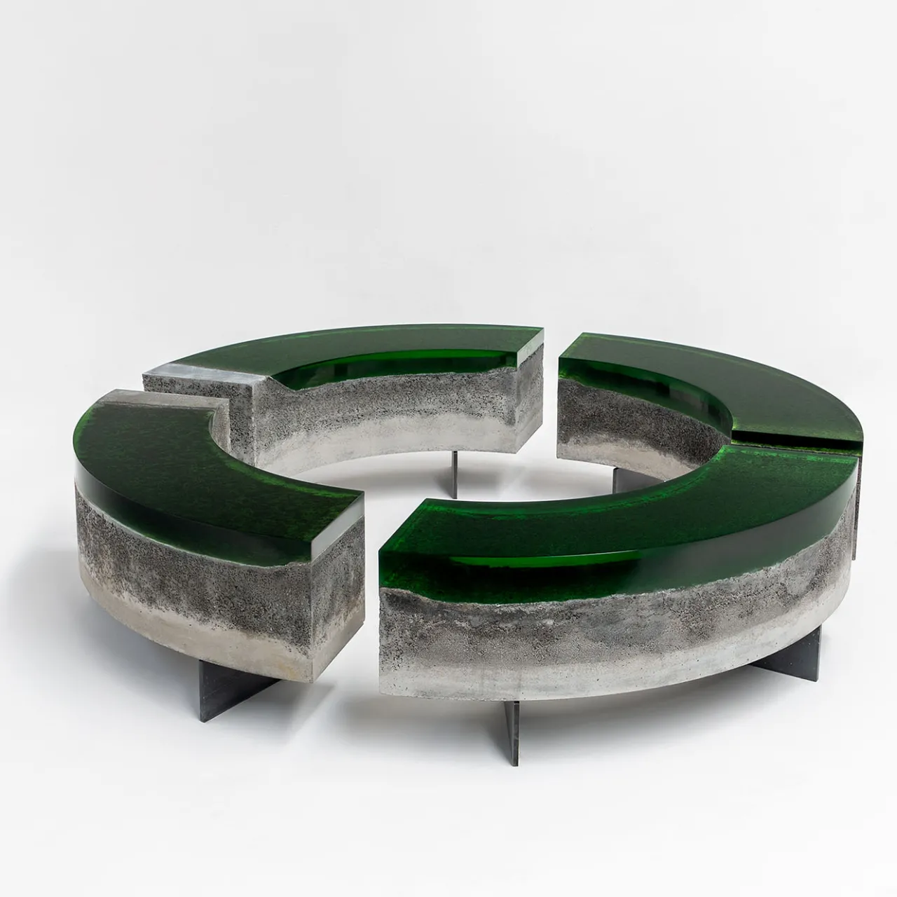 Draga & Aurel Benches<Cala bench resin and concrete top R18
