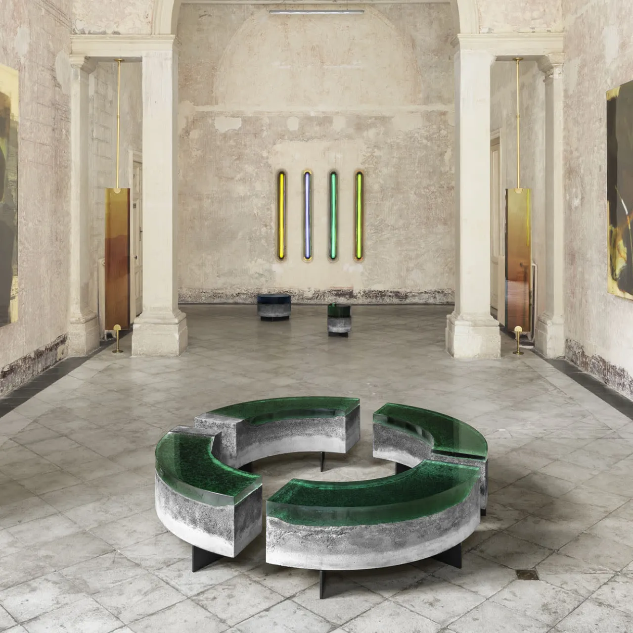 Draga & Aurel Benches<Cala bench resin and concrete top R18