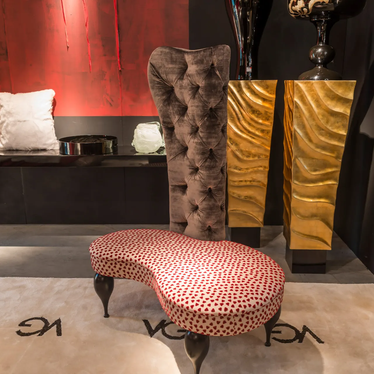 VGnewtrend Armchairs<Carlos Wood and Fabric Armchair