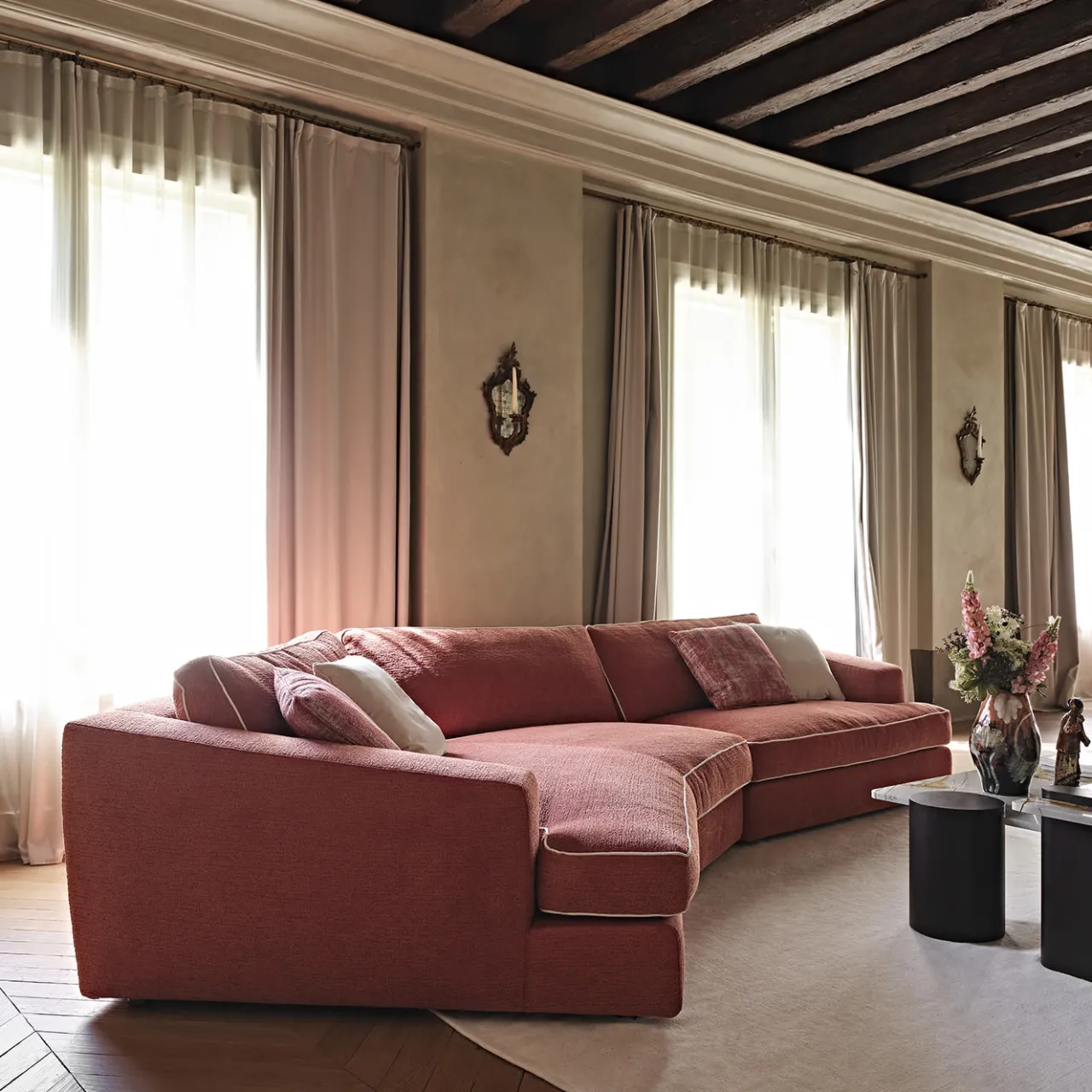 Black Tie Sofas<Carmelo Angular Red-Fabric Sofa