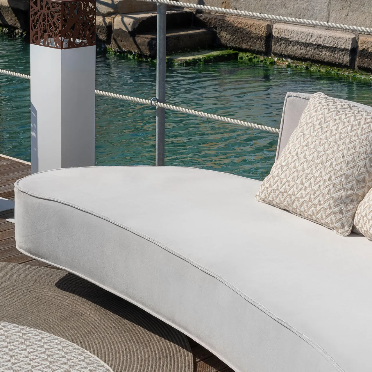 Villevenete Outdoor Sofas & Benches<Cayman Curved White fabric with Cushions Outdoor Sofa