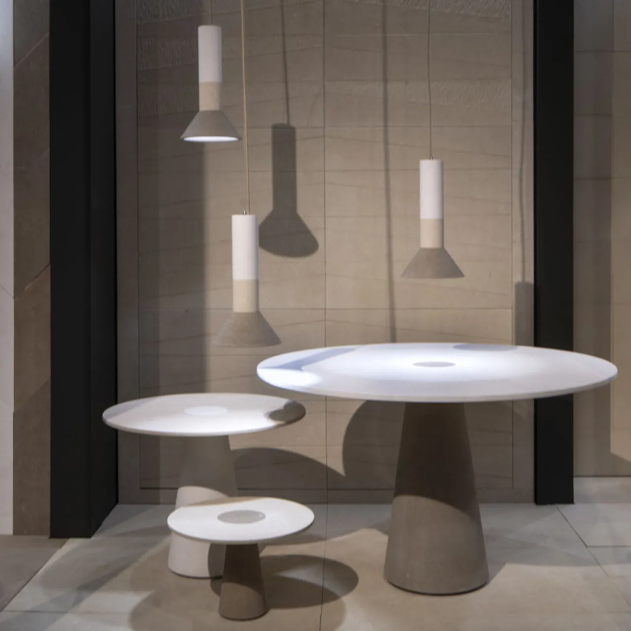 Pimar Limestone Dining Tables<Centro 72 Round Stone Dining Table by Gumdesign