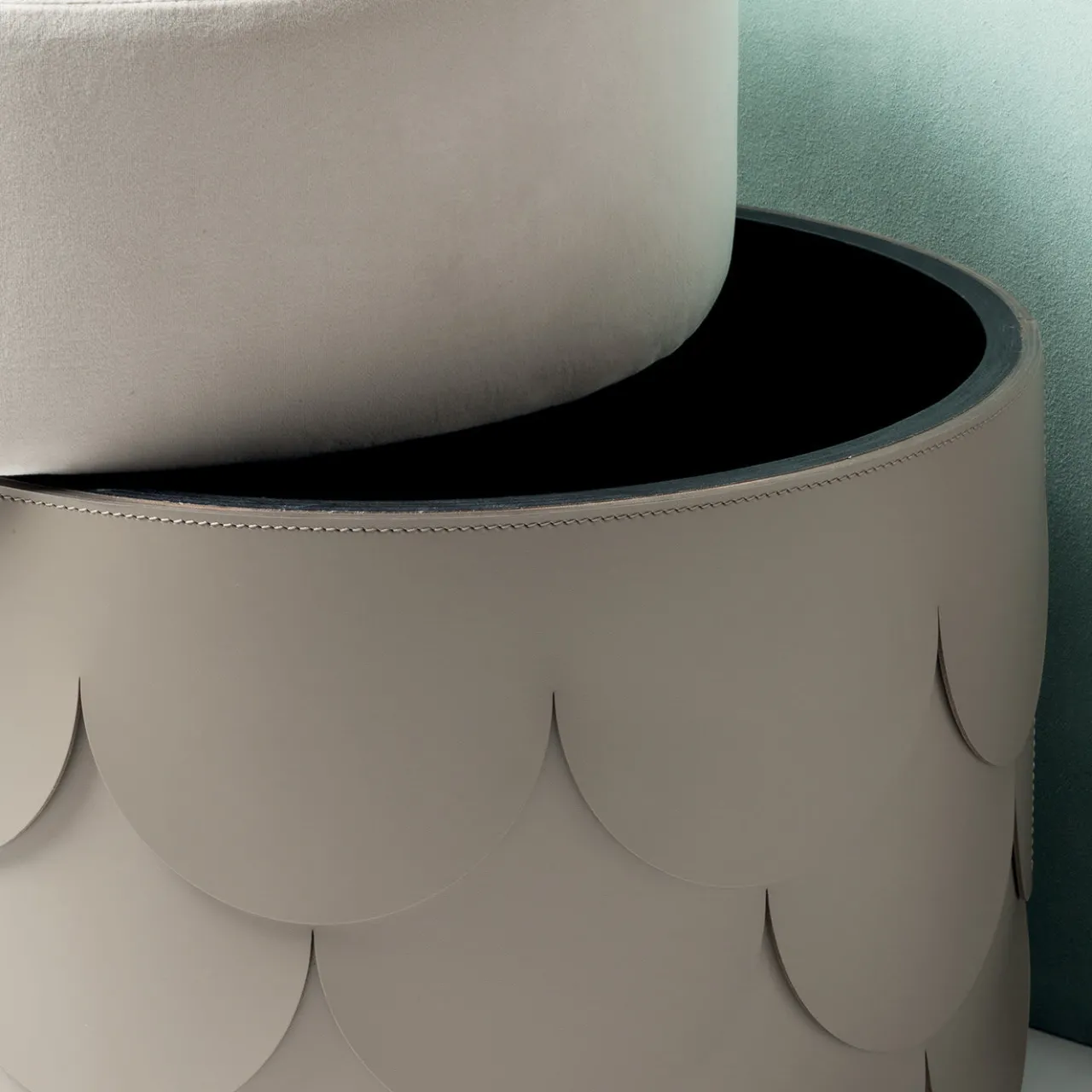 Rudi Ottomans & Poufs<Charleston Leather Pouf