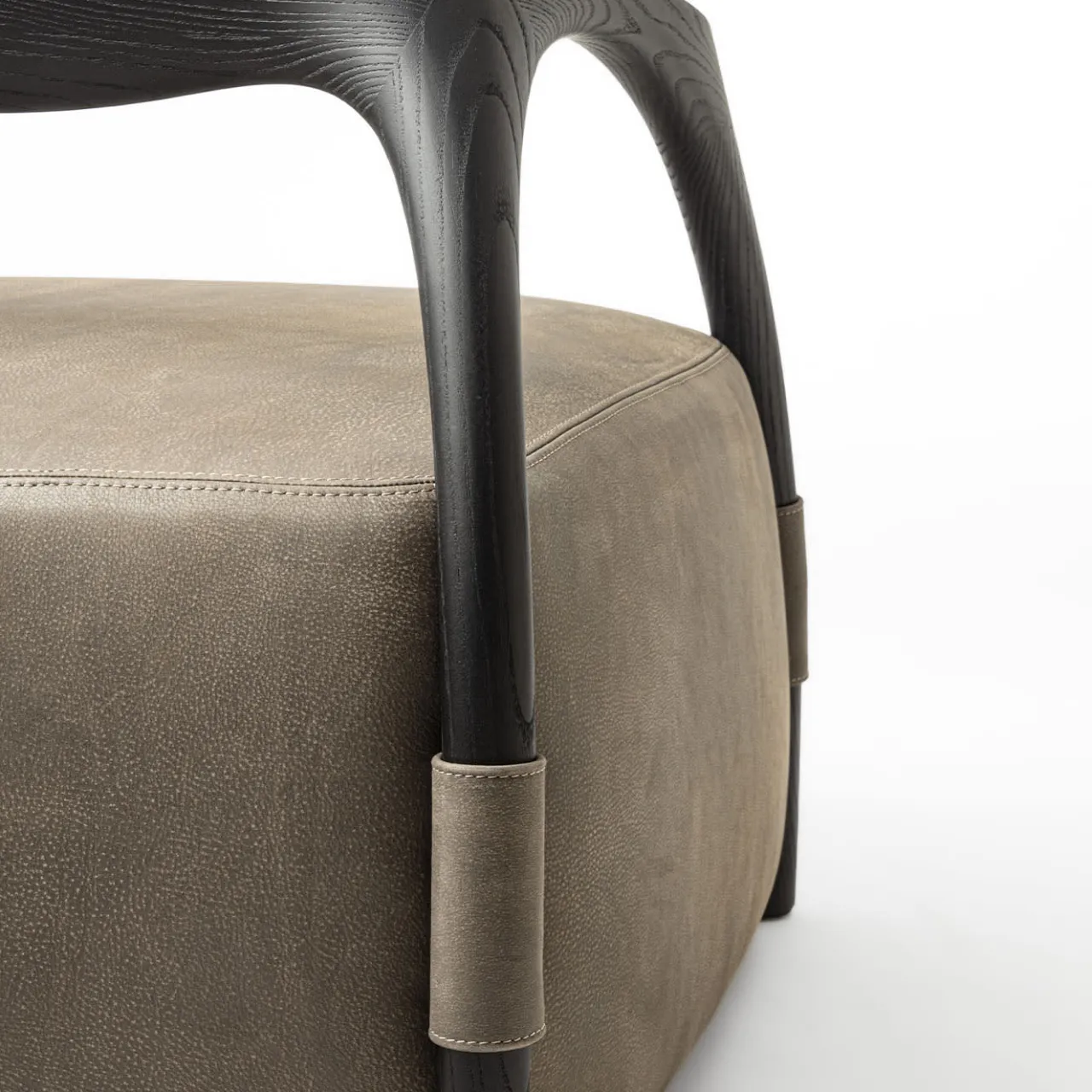 Durame Armchairs<Chassis Black Ash Solid Wood Armchair & Leather Upholstery