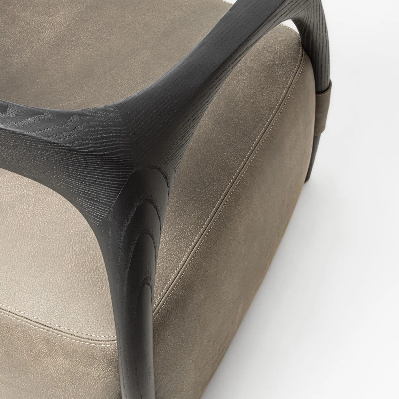 Durame Armchairs<Chassis Black Ash Solid Wood Armchair & Leather Upholstery