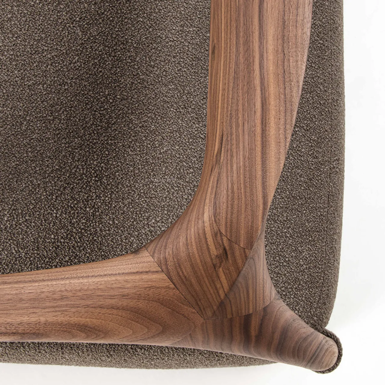Durame Sofas<Chassis Wood Frame and Brown Fabric Sofa