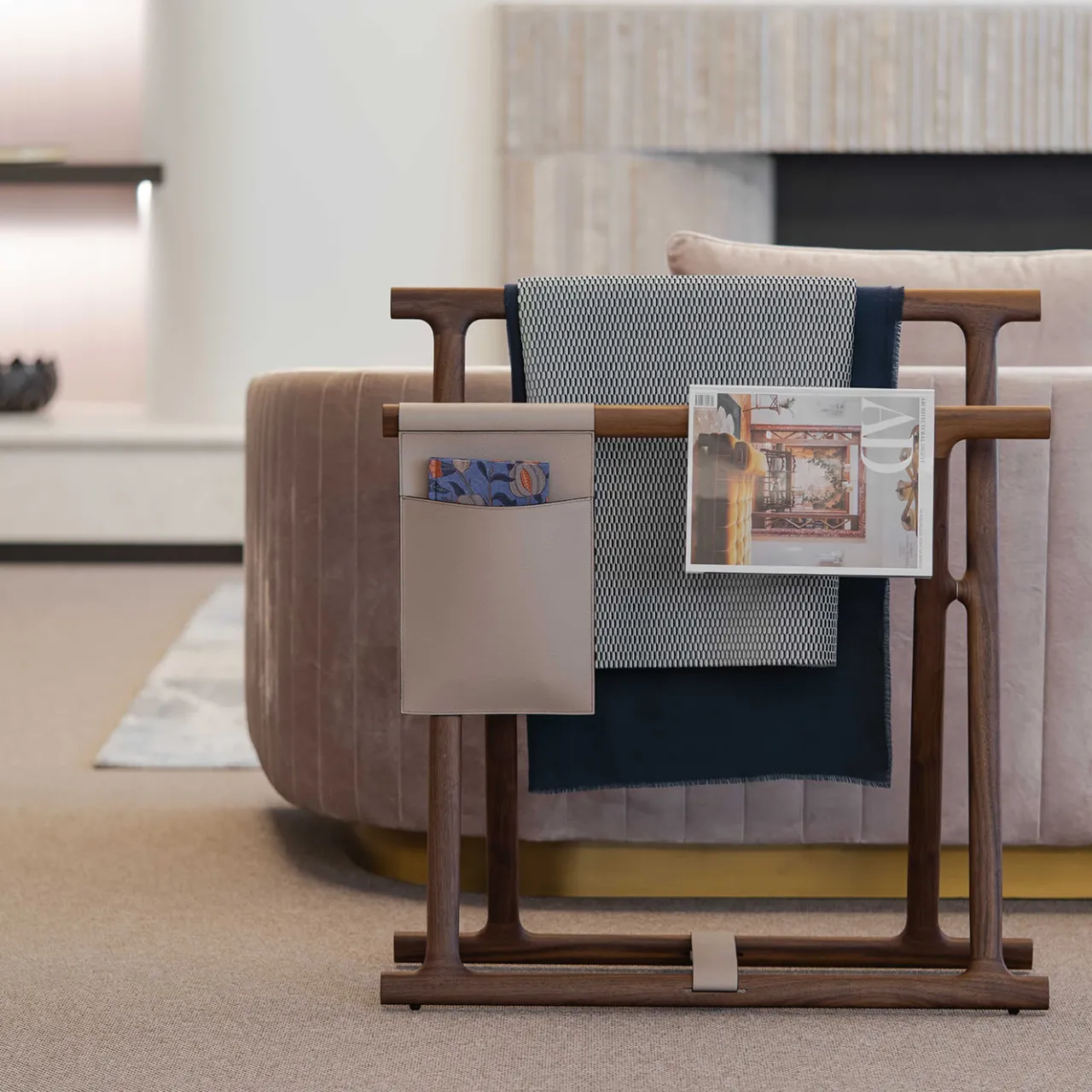 Pinetti Coat Stands<Chelsea Walnut Blanket Holder