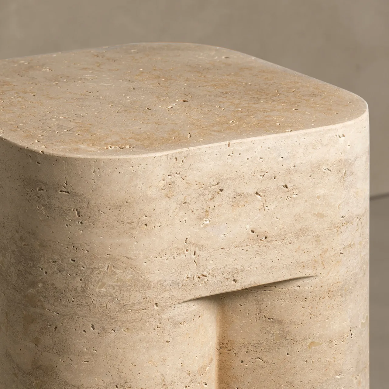 Etamorph Side Tables<Chunky Classic Roman Travertine Side Table