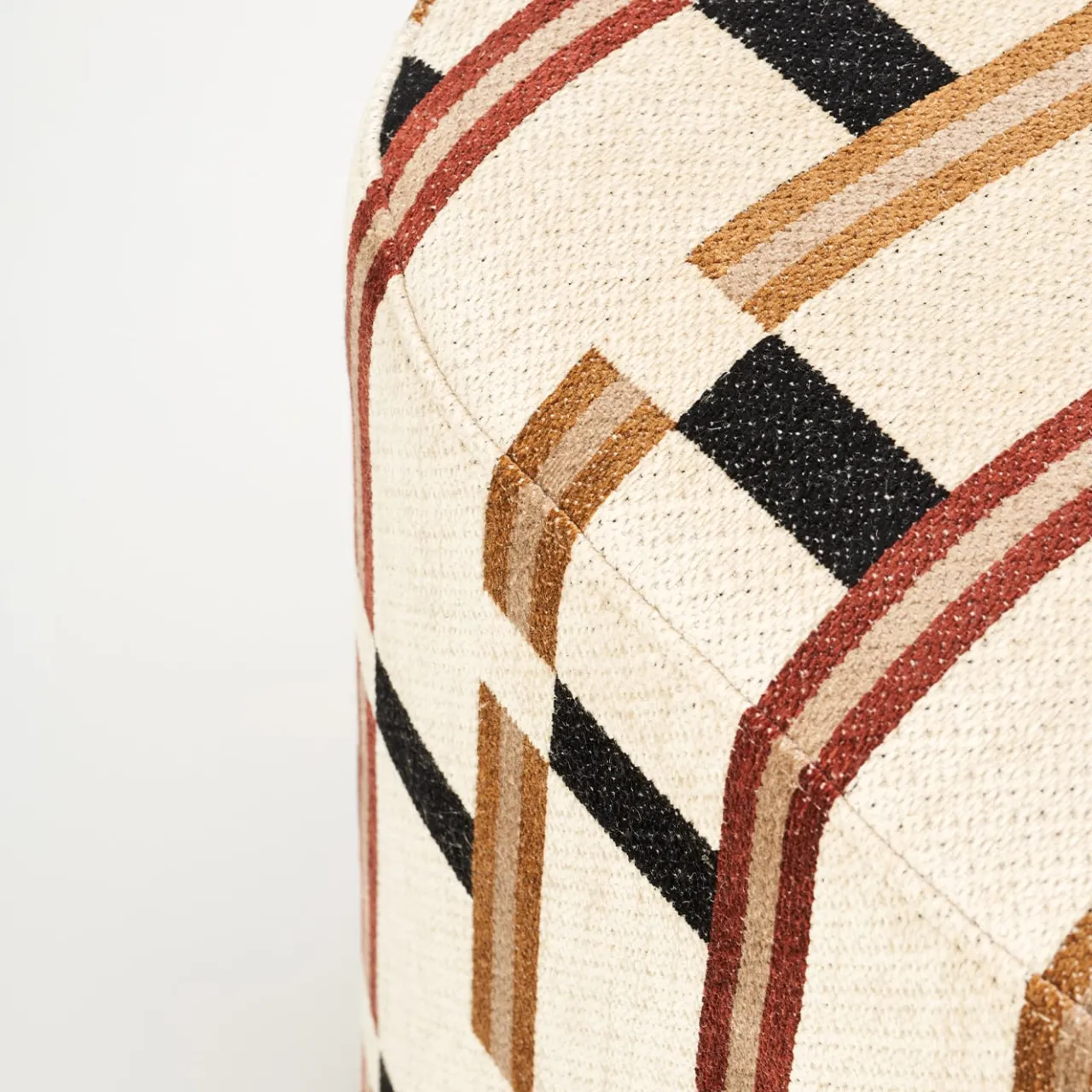 UNO Contract Ottomans & Poufs<CIRO APLOMB POUF BY CIARMOLI QUEDA STUDIO