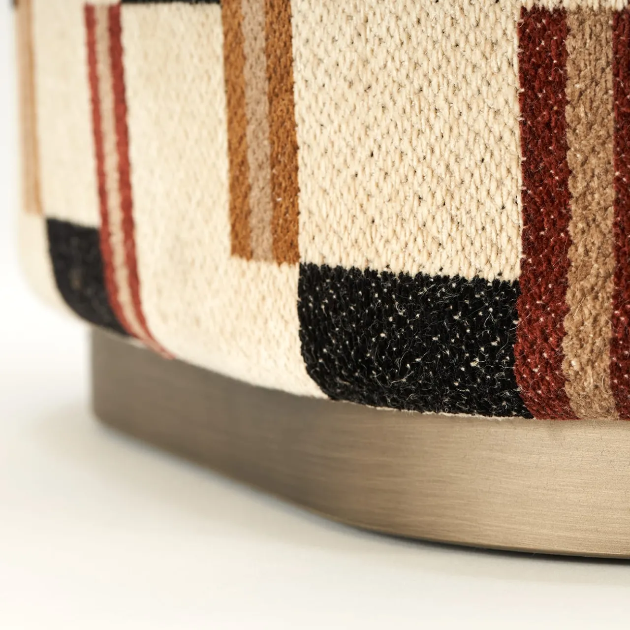 UNO Contract Ottomans & Poufs<CIRO APLOMB POUF BY CIARMOLI QUEDA STUDIO