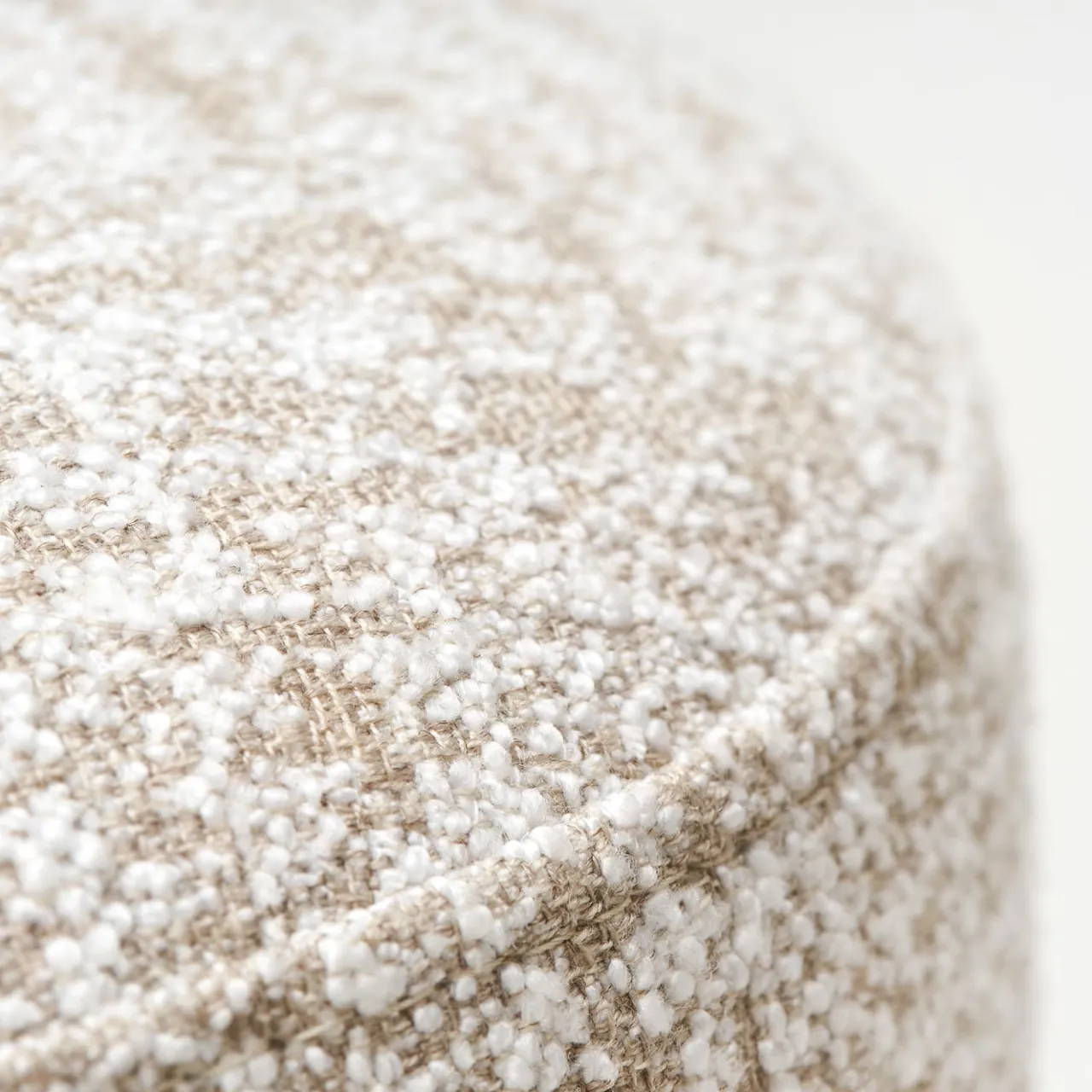 UNO Contract Ottomans & Poufs<CIRO EROSION POUF BY CIARMOLI QUEDA STUDIO