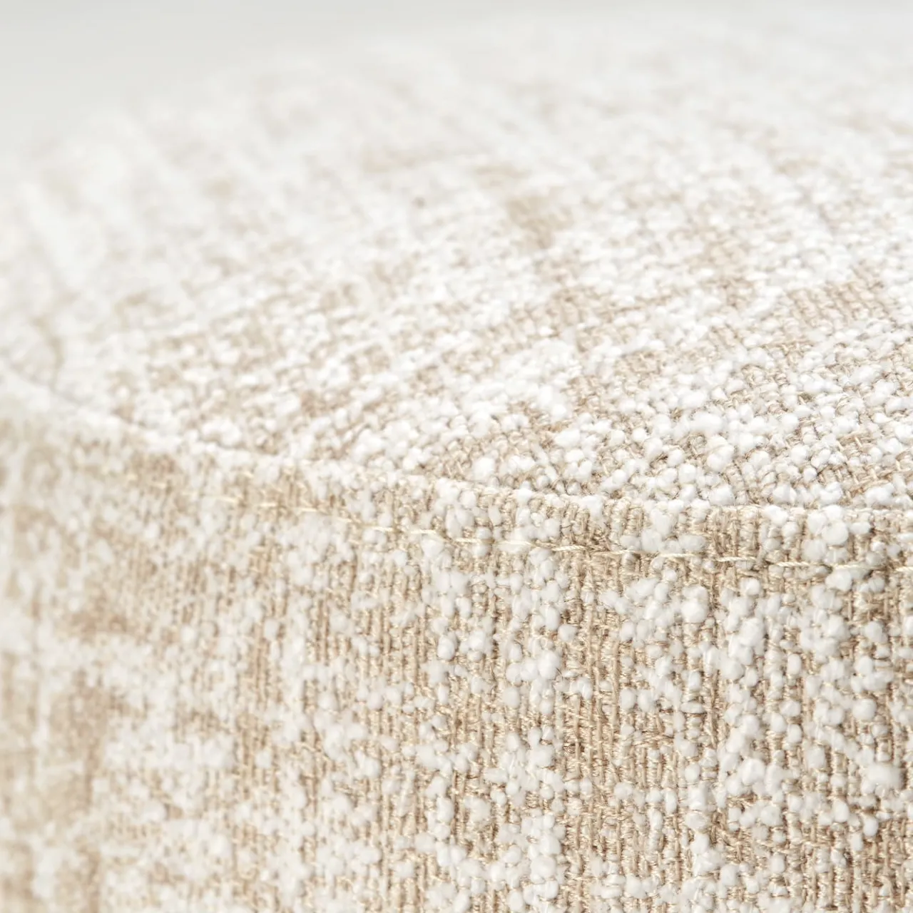 UNO Contract Ottomans & Poufs<CIRO EROSION POUF BY CIARMOLI QUEDA STUDIO
