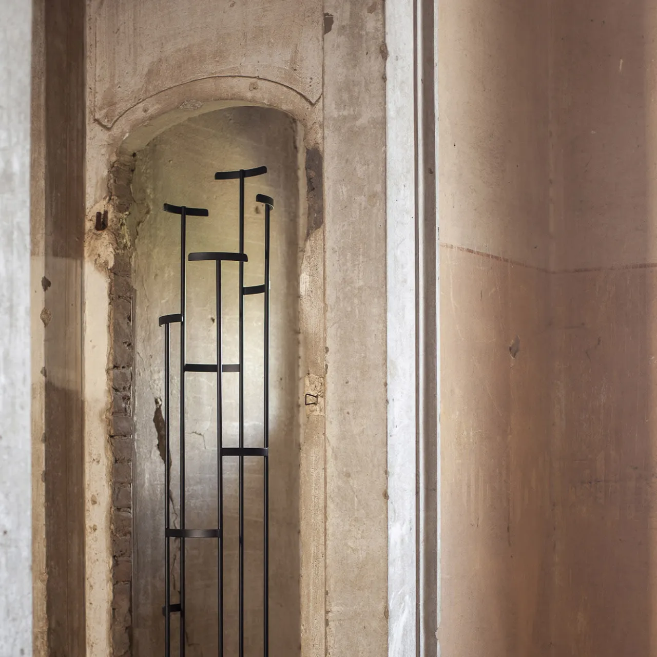 Splot Design Coat Stands<Columnae Black Coat Hanger by Svetlana Golubeva