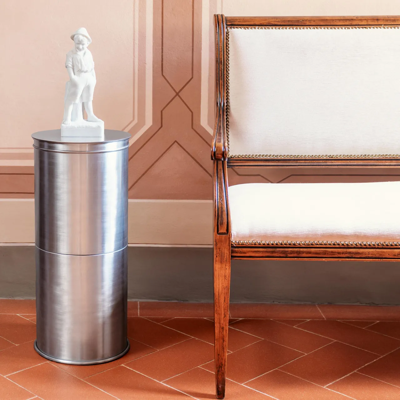 Caspal Side Tables<Cylindrical Silver Aluminum Display Pedestal