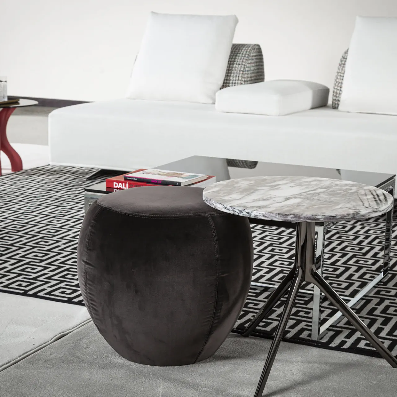 Manta Corporation Ottomans & Poufs<Dark Snoop Pouf