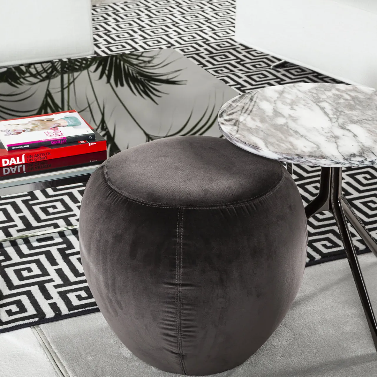 Manta Corporation Ottomans & Poufs<Dark Snoop Pouf