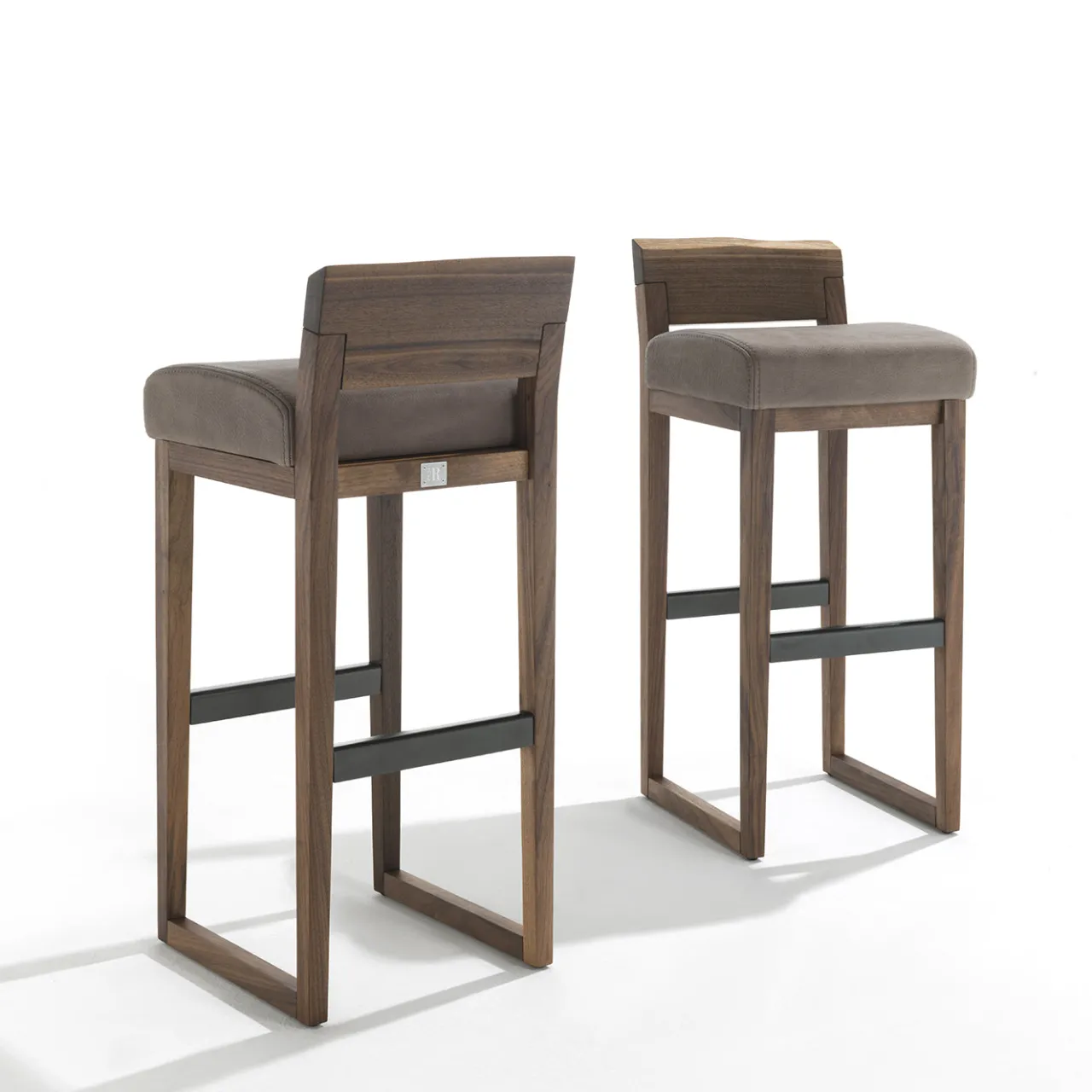 Riva 1920 Bar Stools<Dino walnut wood and utah leather Bar Stool