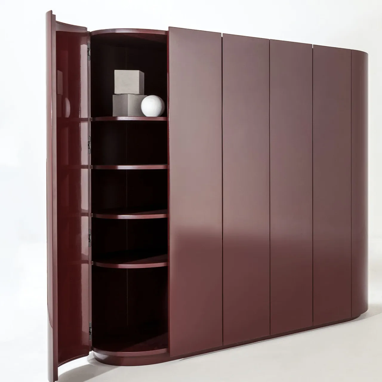 Laura Meroni Cabinets<6-Door Medium Glossy Red-Lacquered Cabinet