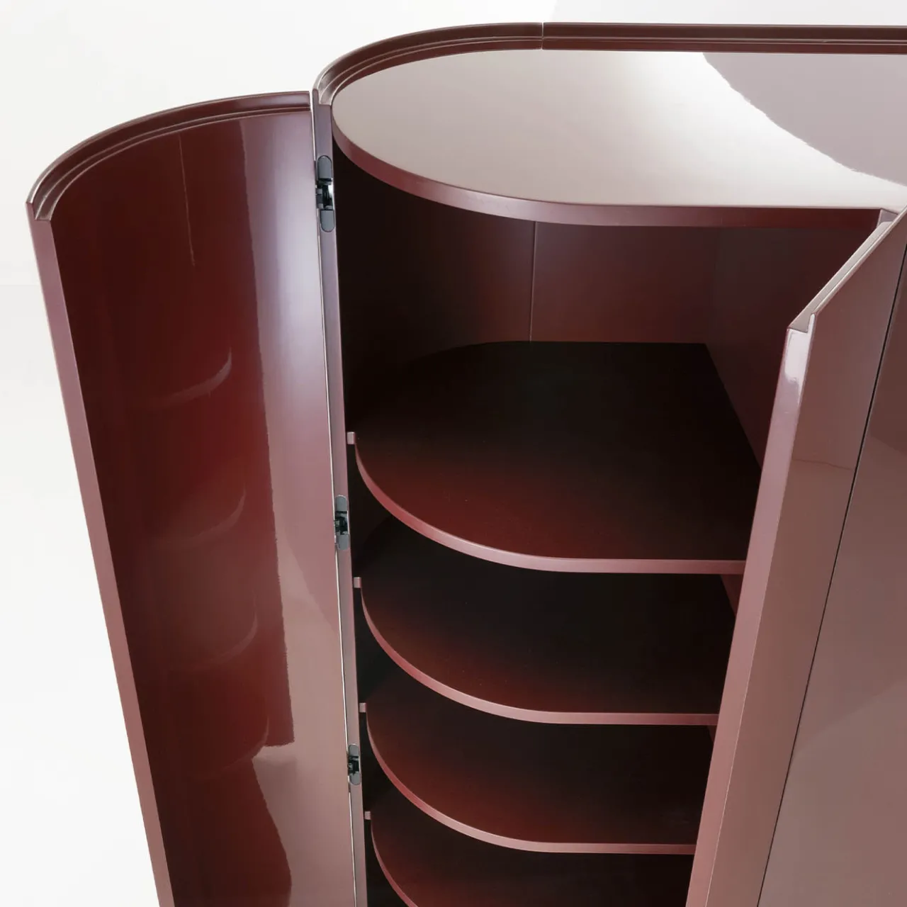 Laura Meroni Cabinets<6-Door Medium Glossy Red-Lacquered Cabinet