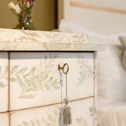 Porte Italia Dressers<Dorsoduro Chalky White Chest of Drawers With Leaves