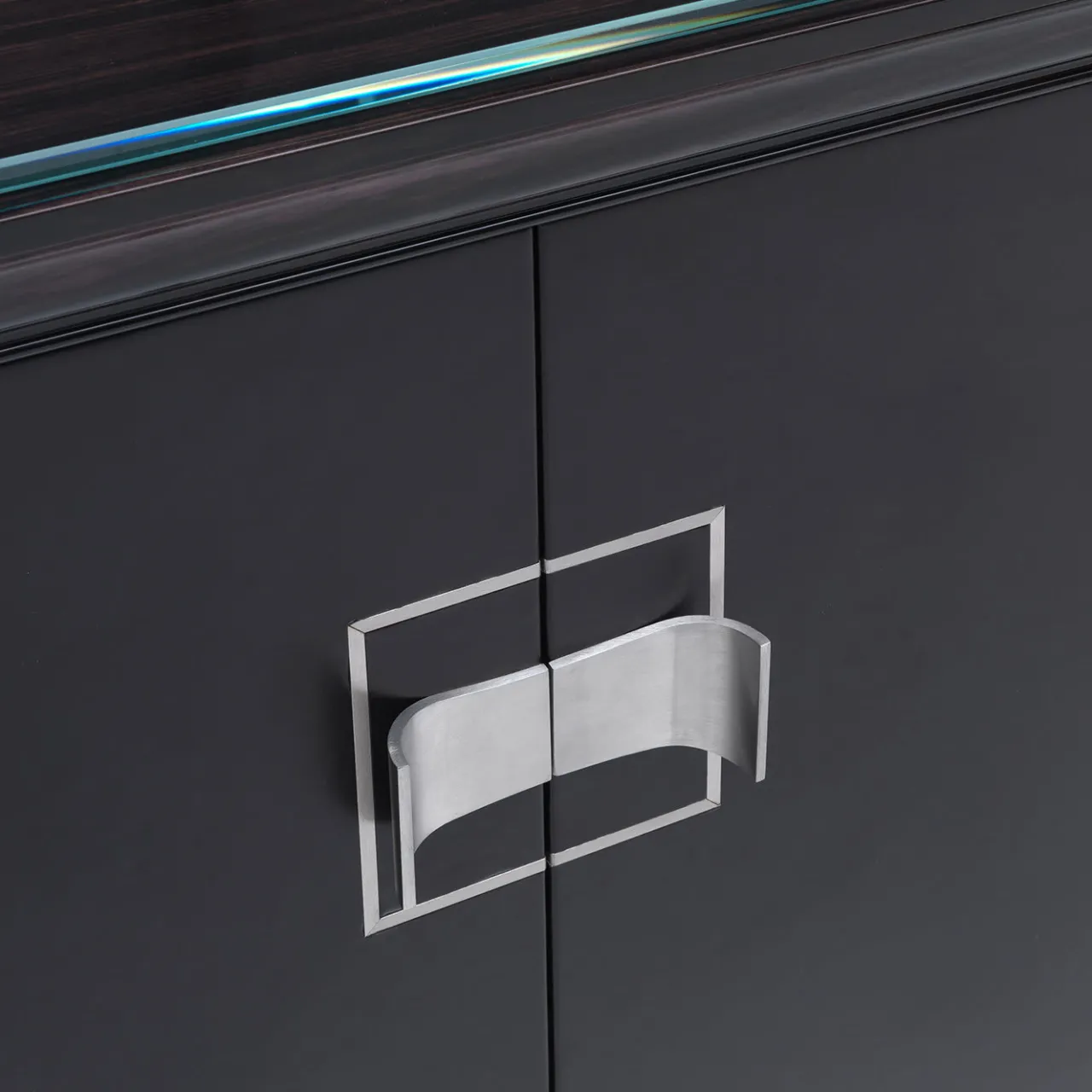 Annibale Colombo Bar Cabinets<Ebony Bar Cabinet