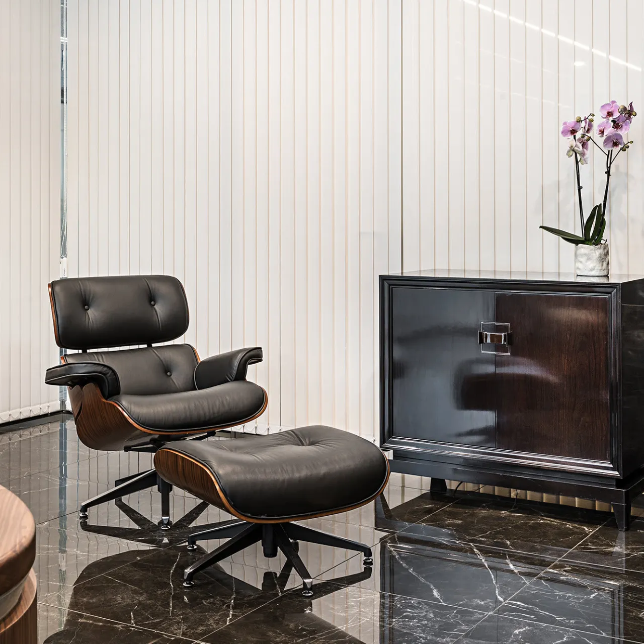 Annibale Colombo Bar Cabinets<Ebony Bar Cabinet