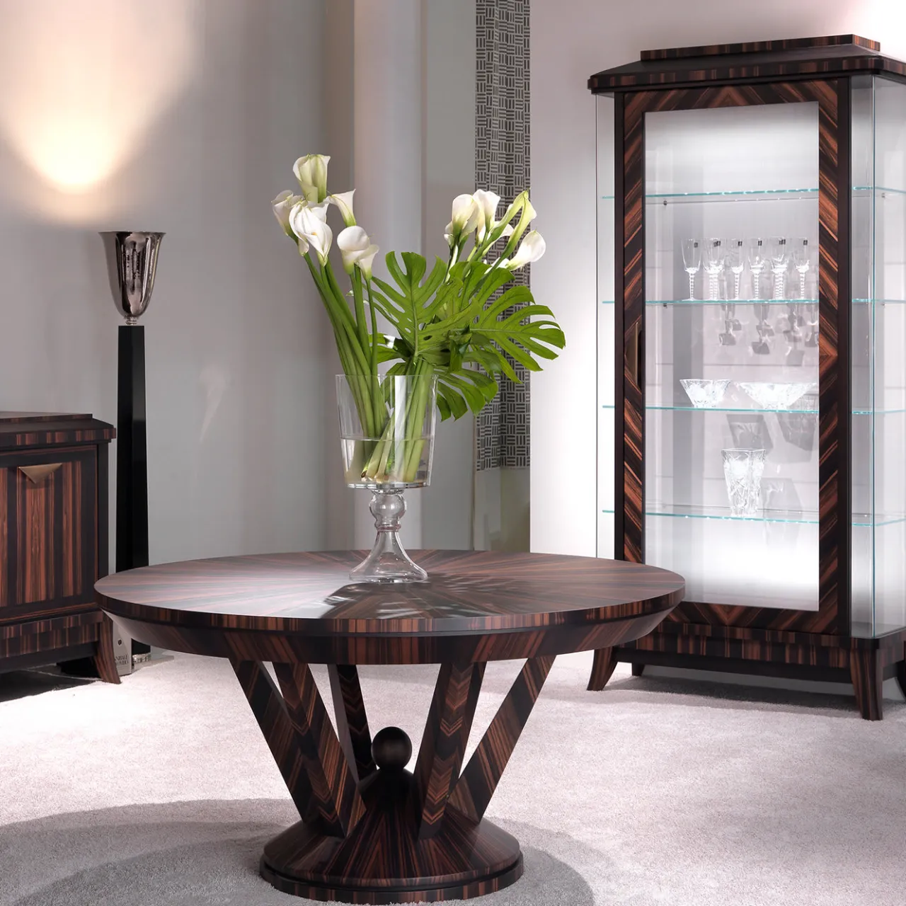 Annibale Colombo Cabinets<Ebony 1-Door Display Cabinet