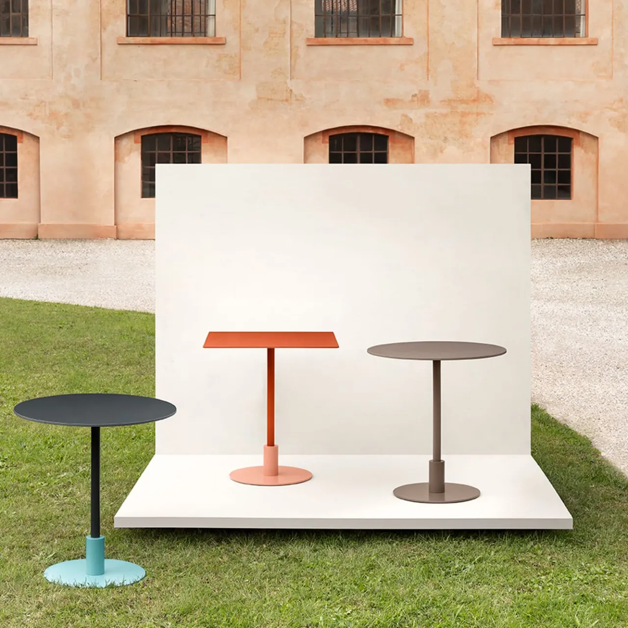 TrabA' Outdoor Dining Tables<Echo Round Taupe Table by Gabbertas Studio