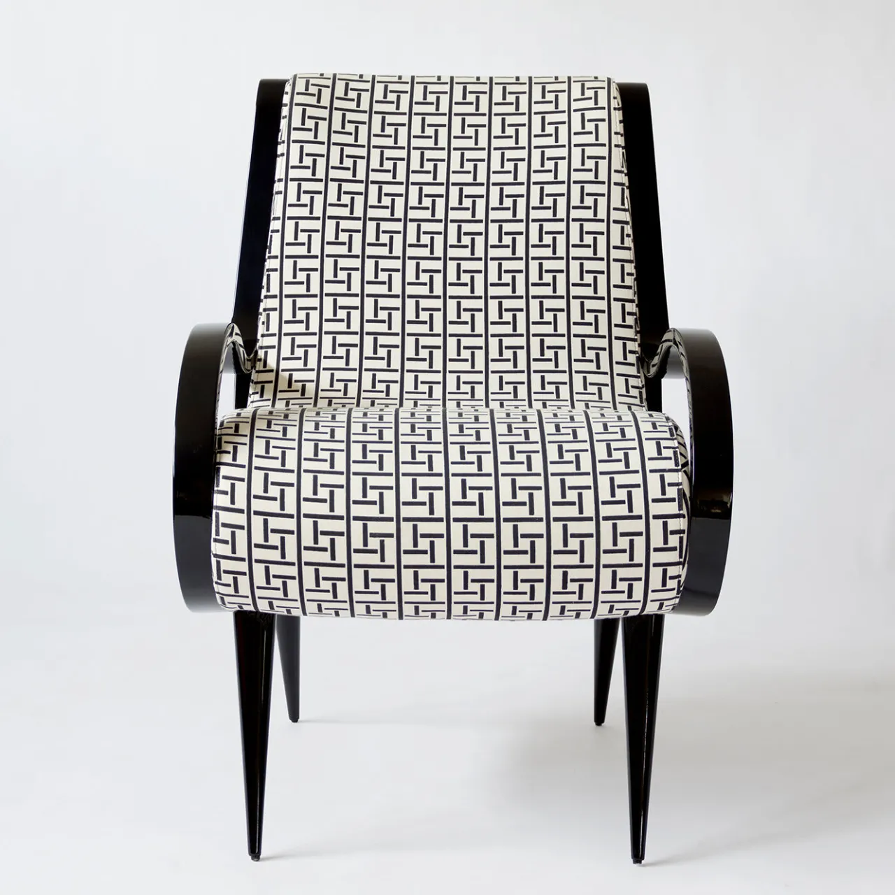 Extroverso Armchairs<Eclipse armchair in black and white fabric