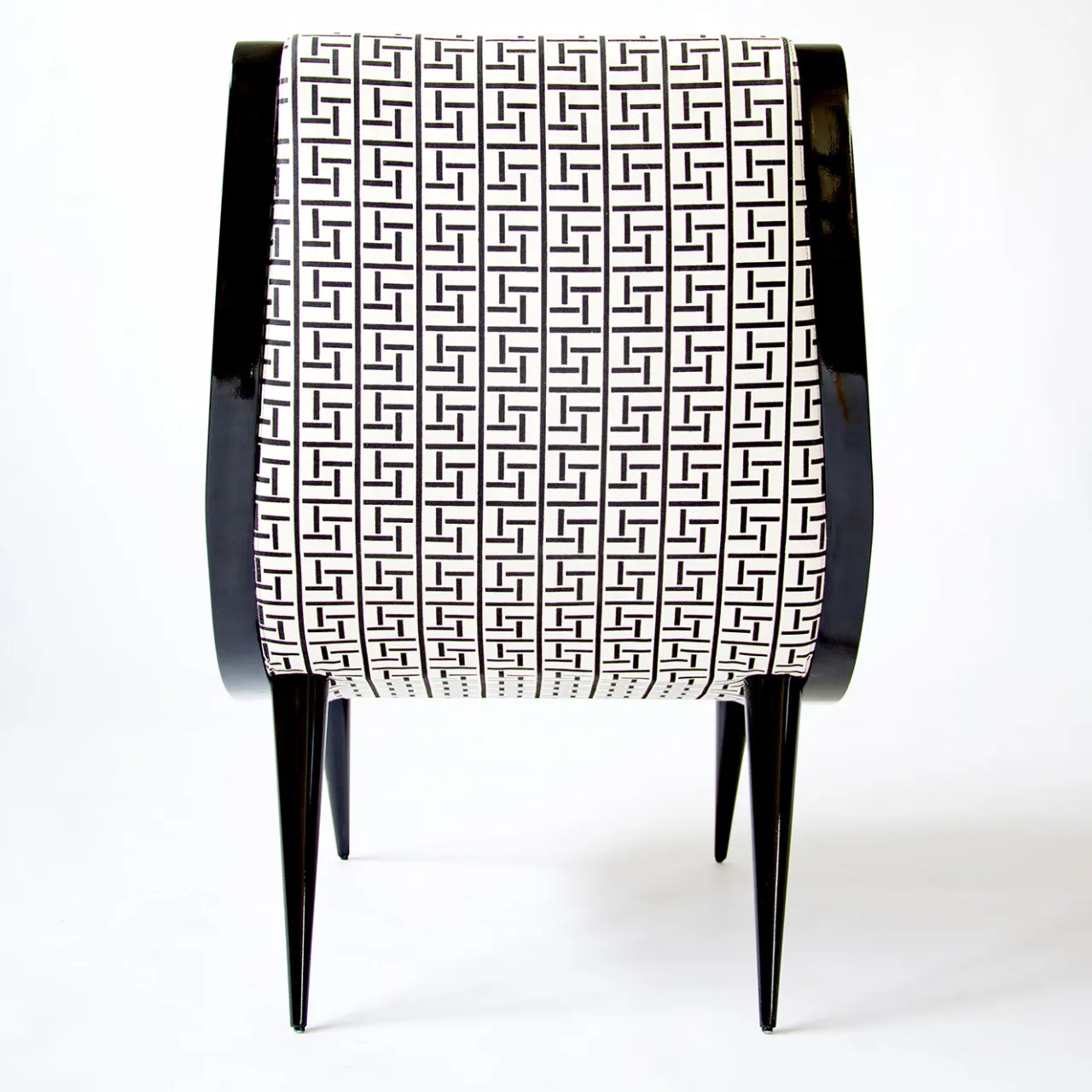 Extroverso Armchairs<Eclipse armchair in black and white fabric