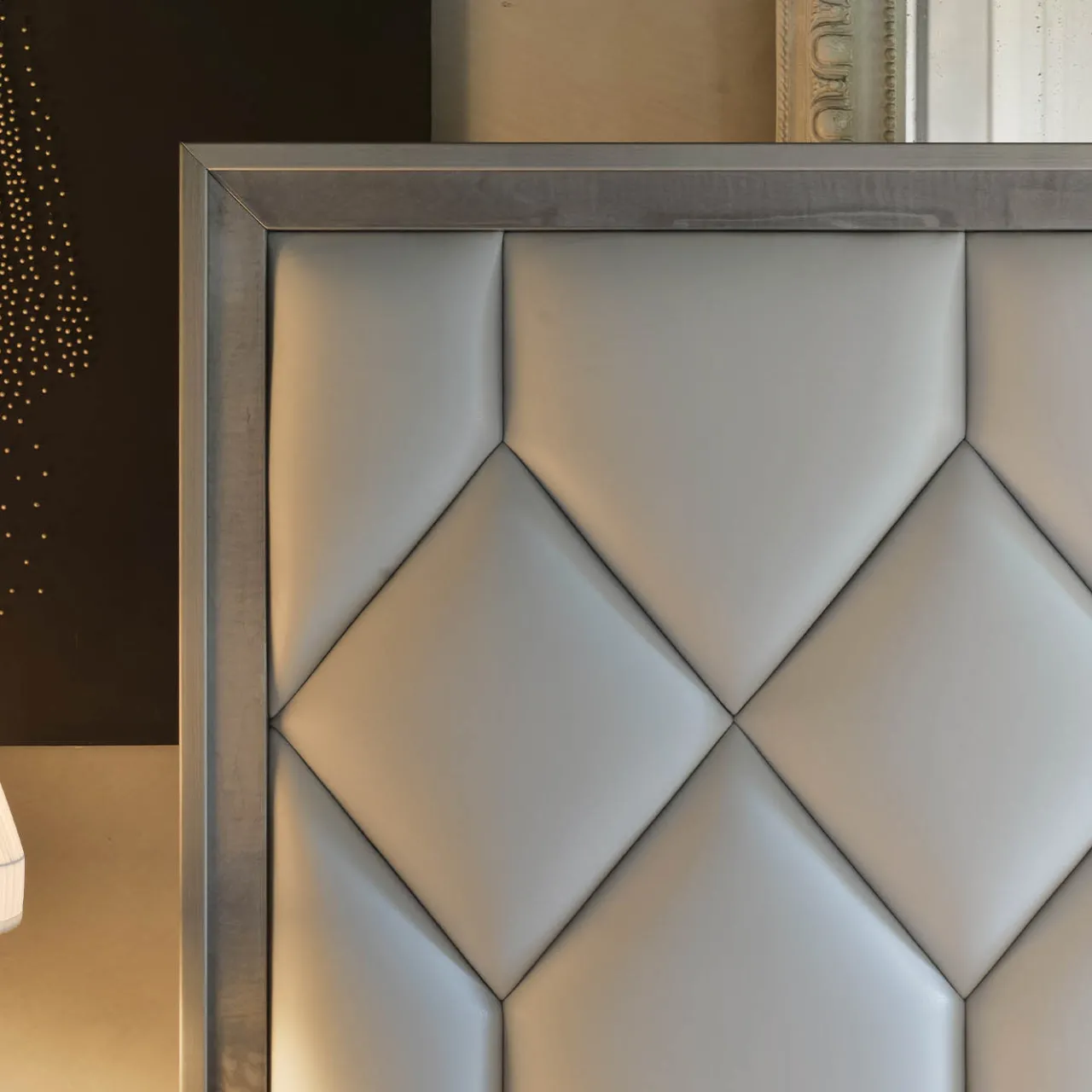 Franco Bianchini Beds<Elegance White Leather & Sycamore Double Bed